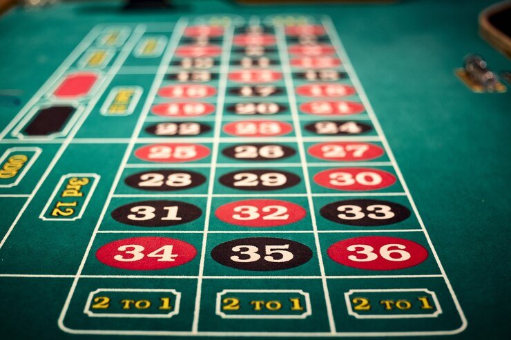 Studio live casino Red Tiger dengan dealer profesional dan kamera multi-sudut